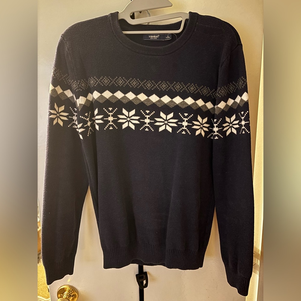 Women’s Navy, Gray, and White Patterned Sweater